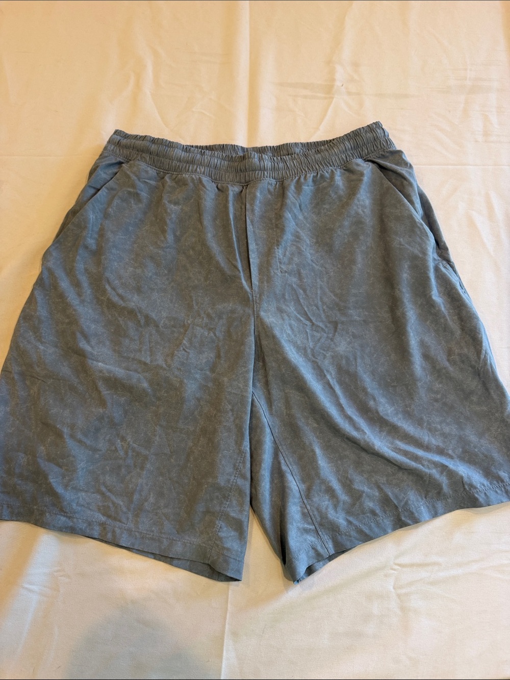 T0109250 Men’s Lululemon Shorts SZ 30